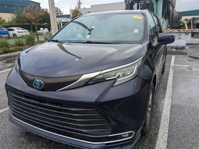 2022 Toyota Sienna XLE