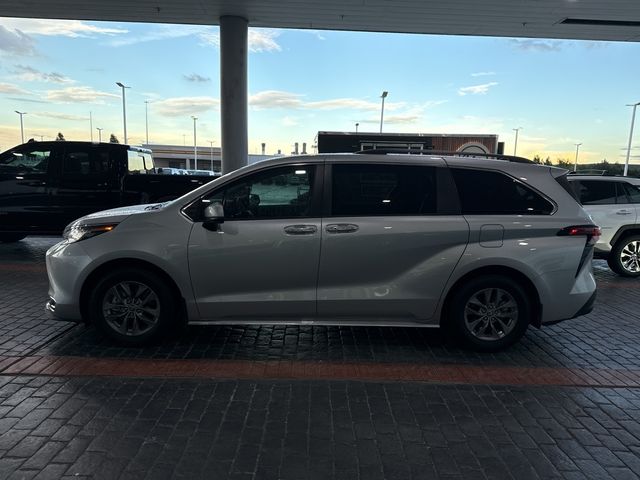 2022 Toyota Sienna XLE