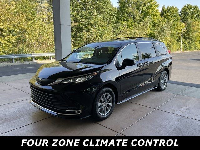 2022 Toyota Sienna XLE