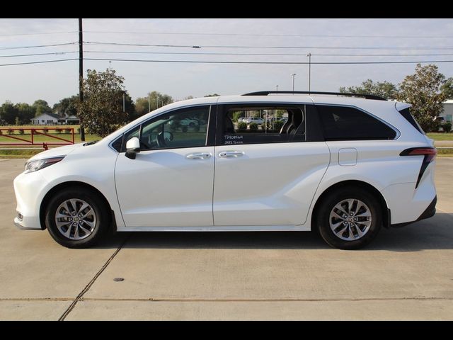 2022 Toyota Sienna XLE