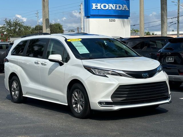 2022 Toyota Sienna XLE