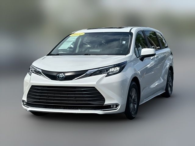 2022 Toyota Sienna XLE