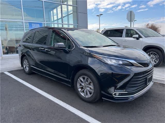 2022 Toyota Sienna XLE