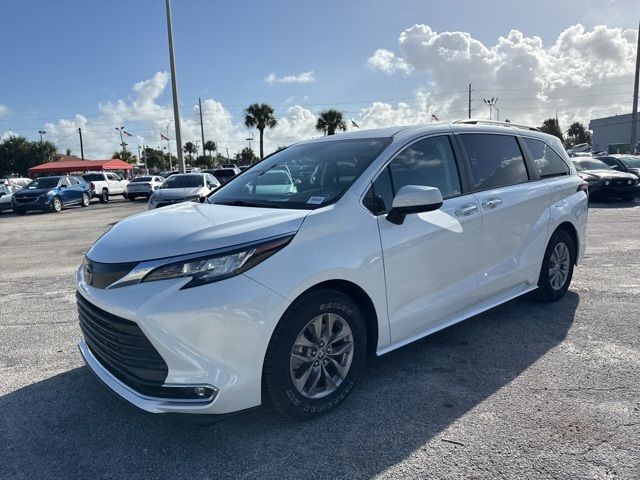 2022 Toyota Sienna XLE