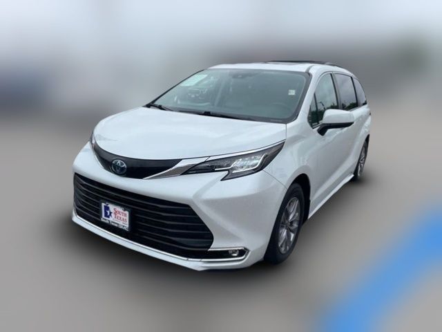 2022 Toyota Sienna XLE