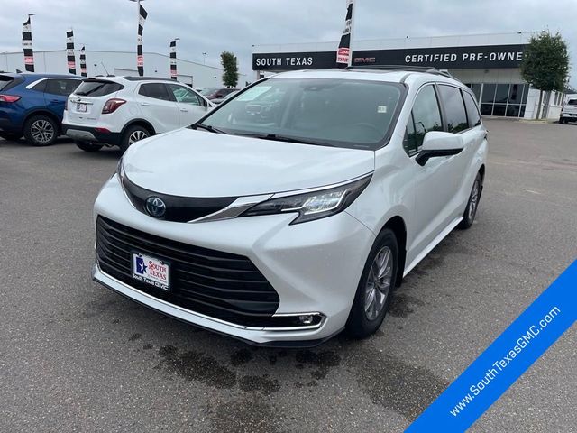 2022 Toyota Sienna XLE