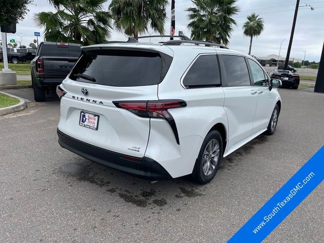 2022 Toyota Sienna XLE