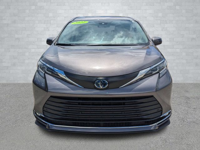 2022 Toyota Sienna XLE