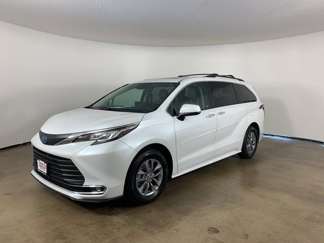 2022 Toyota Sienna XLE