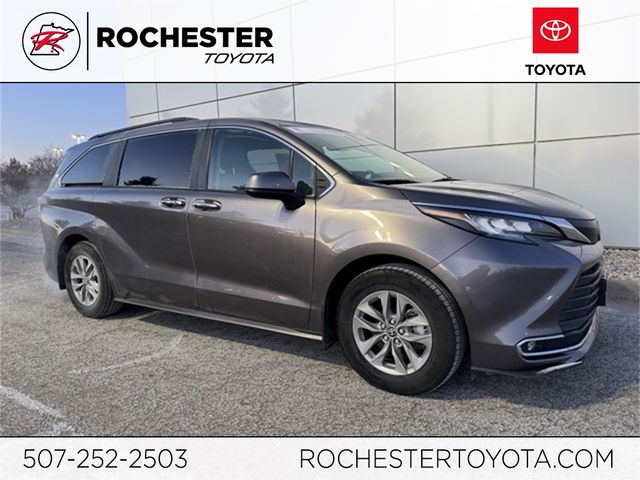 2022 Toyota Sienna XLE