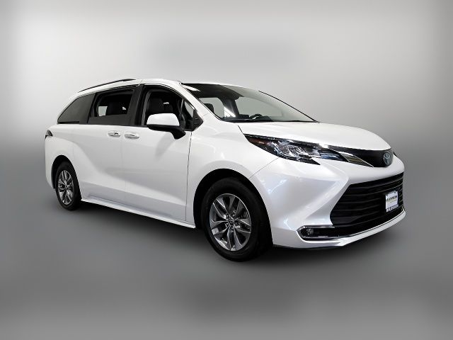 2022 Toyota Sienna XLE