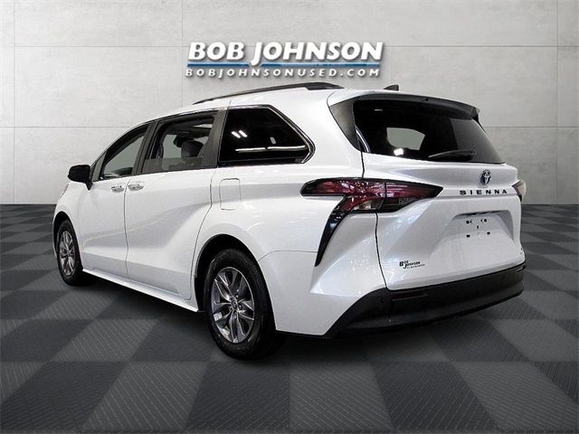 2022 Toyota Sienna XLE