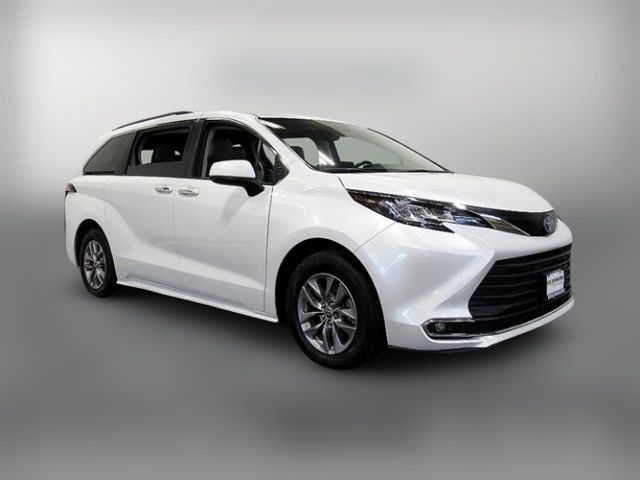 2022 Toyota Sienna XLE