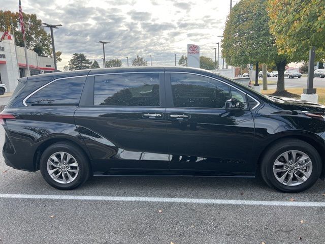 2022 Toyota Sienna XLE