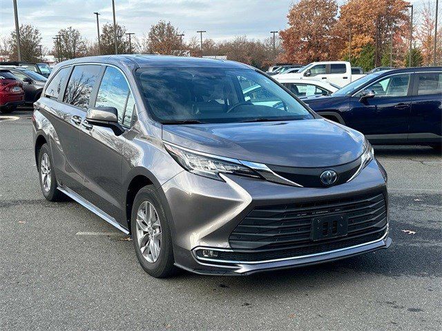 2022 Toyota Sienna XLE