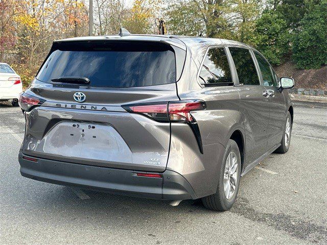 2022 Toyota Sienna XLE