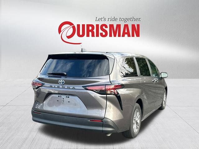 2022 Toyota Sienna XLE