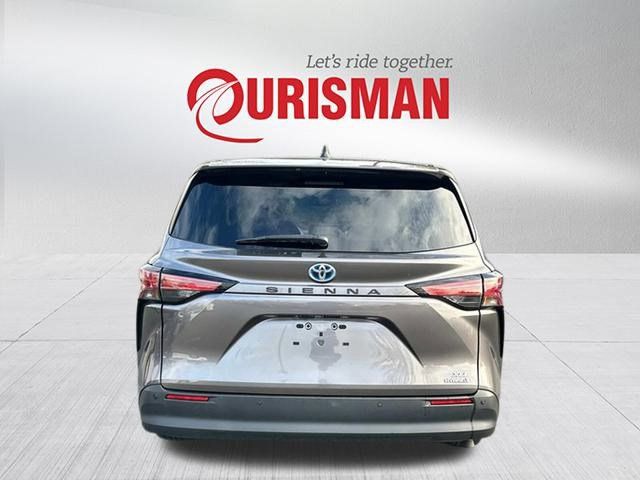 2022 Toyota Sienna XLE