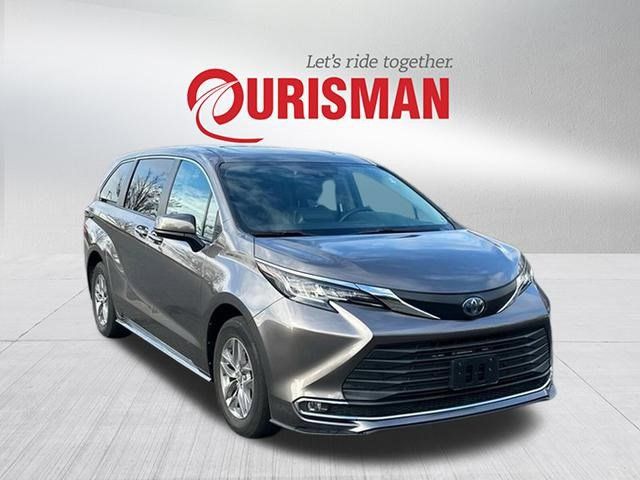 2022 Toyota Sienna XLE