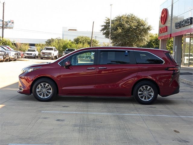 2022 Toyota Sienna XLE