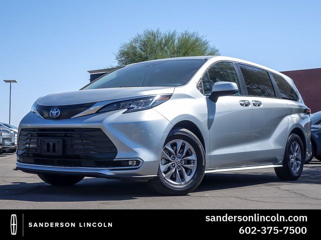 2022 Toyota Sienna XLE