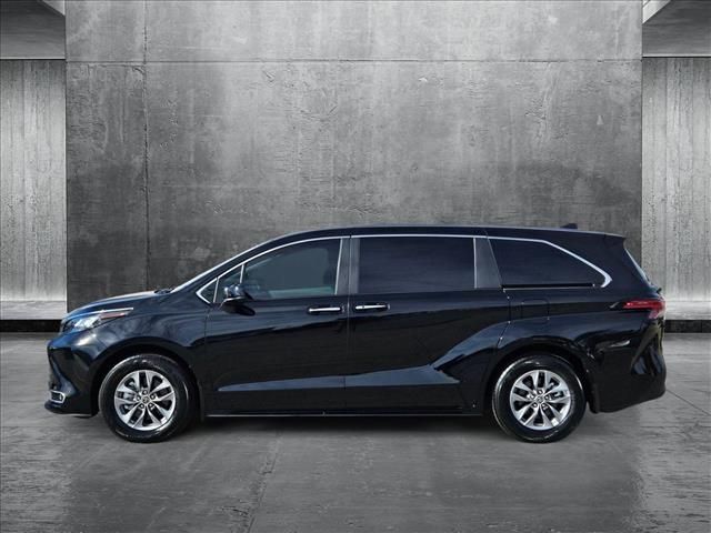 2022 Toyota Sienna XLE