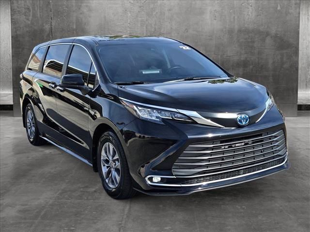 2022 Toyota Sienna XLE