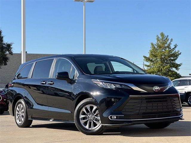 2022 Toyota Sienna XLE