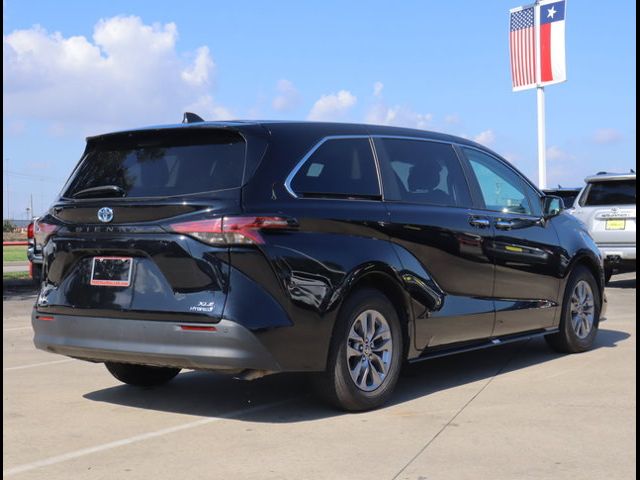 2022 Toyota Sienna XLE