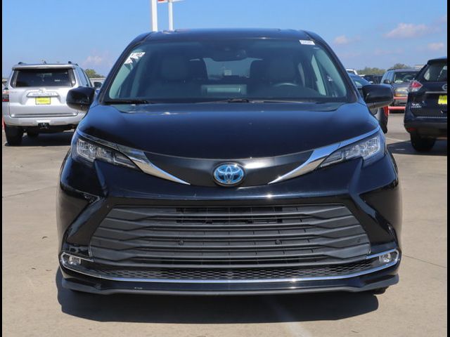 2022 Toyota Sienna XLE