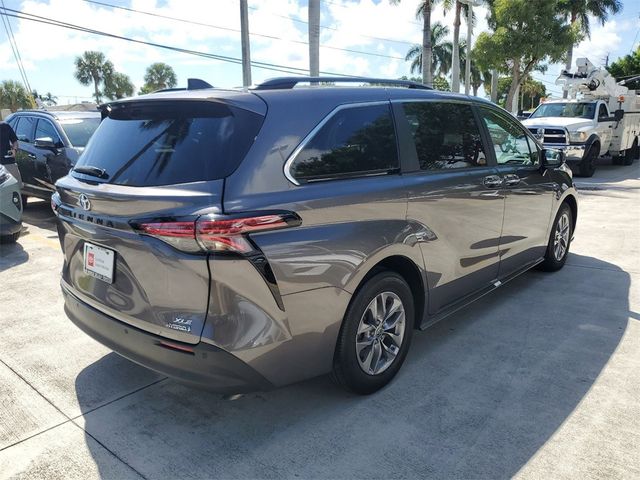 2022 Toyota Sienna XLE