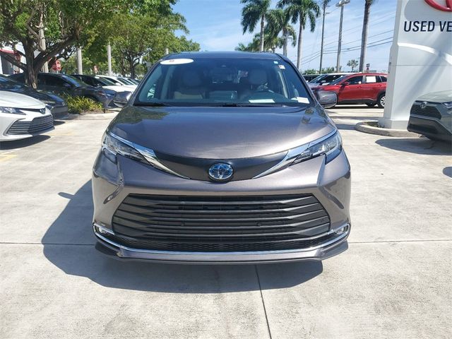 2022 Toyota Sienna XLE