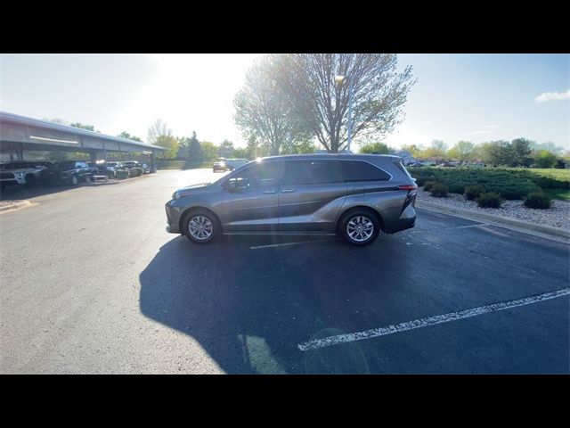 2022 Toyota Sienna XLE