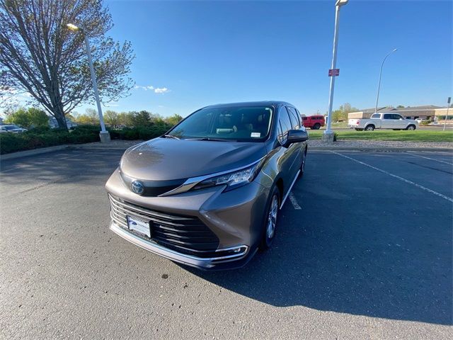 2022 Toyota Sienna XLE