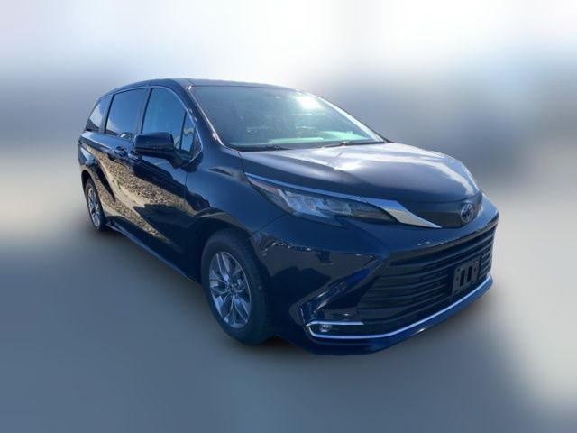 2022 Toyota Sienna XLE