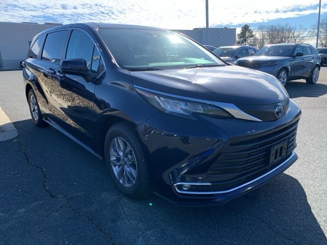 2022 Toyota Sienna XLE