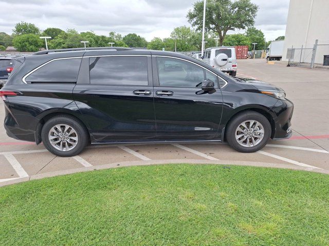 2022 Toyota Sienna XLE