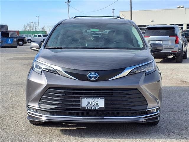 2022 Toyota Sienna XLE