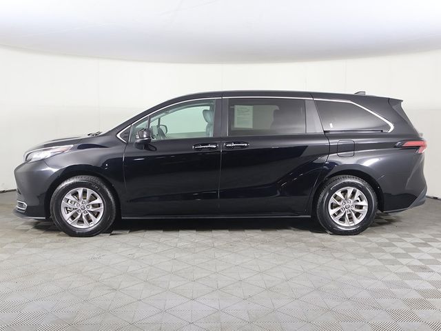 2022 Toyota Sienna XLE