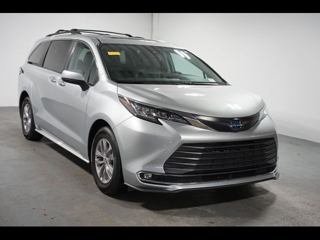 2022 Toyota Sienna XLE