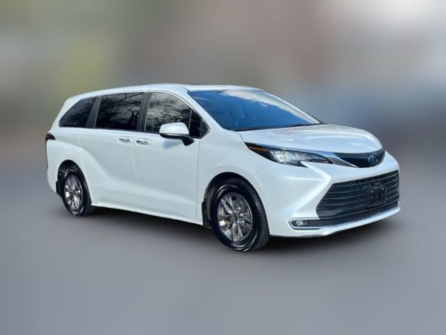 2022 Toyota Sienna XLE