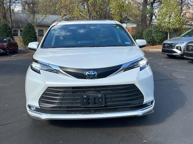 2022 Toyota Sienna XLE