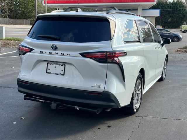 2022 Toyota Sienna XLE