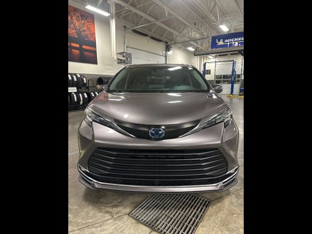 2022 Toyota Sienna XLE