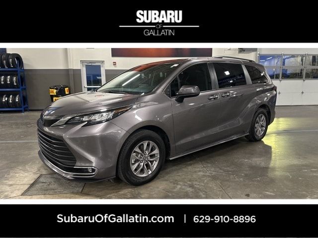 2022 Toyota Sienna XLE