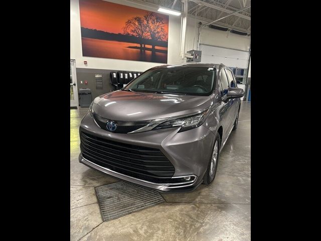 2022 Toyota Sienna XLE