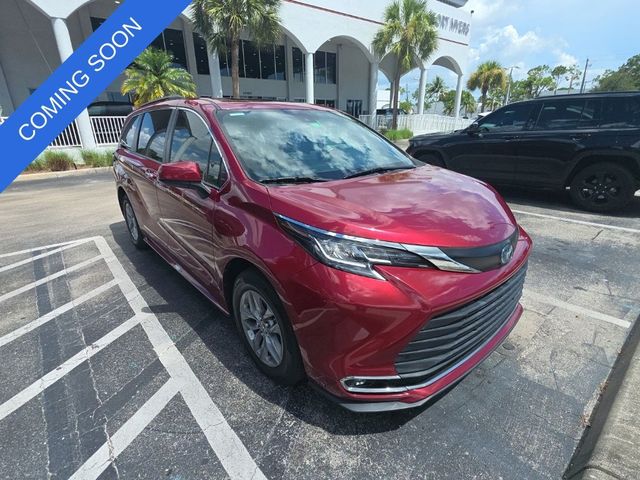 2022 Toyota Sienna XLE