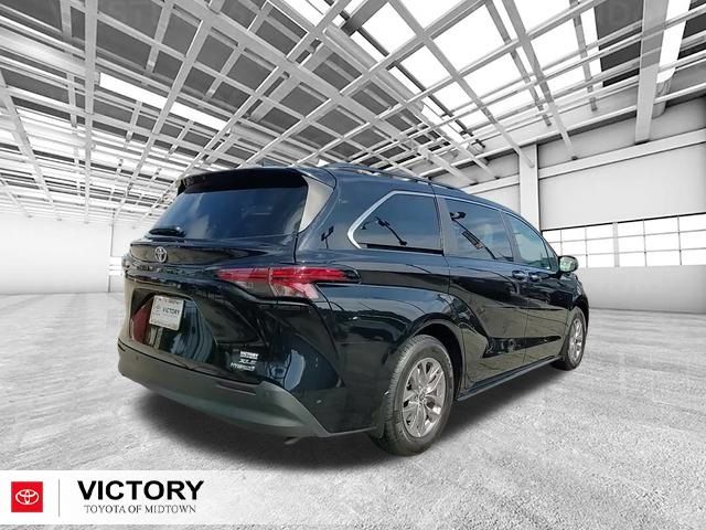 2022 Toyota Sienna XLE