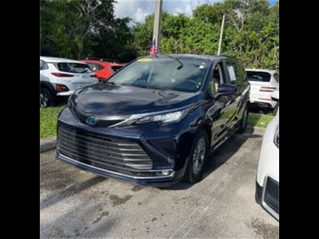 2022 Toyota Sienna XLE