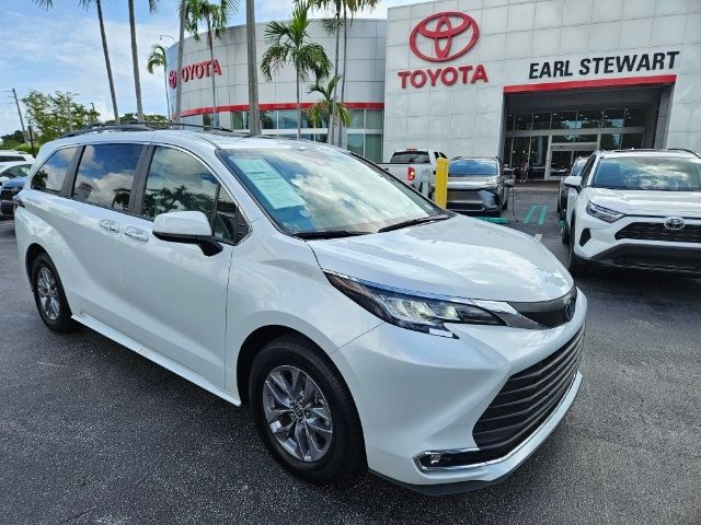 2022 Toyota Sienna XLE